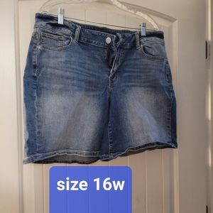 Maurices like new size 16w shorts